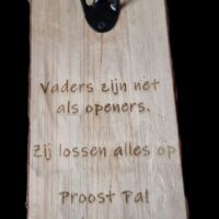 Houten Flessenopener Wand met tekst Vaders zijn net als openers